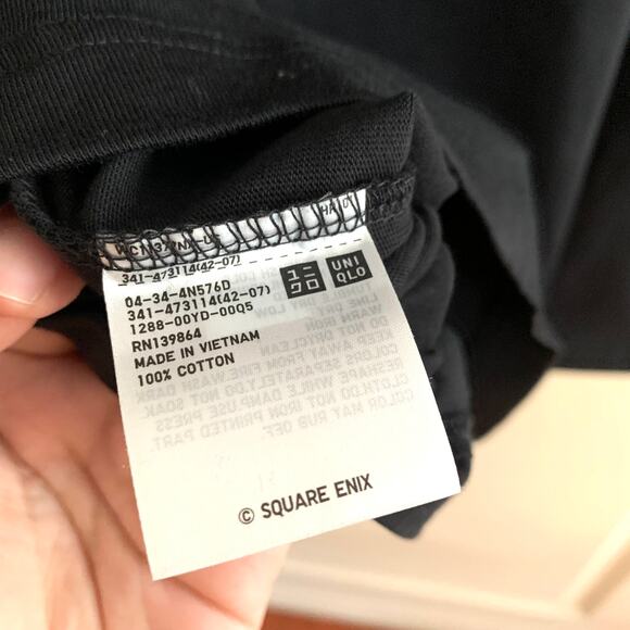 Uniqlo x Final Fantasy 16 FFXVI Graphic Moon T-shirt in Black - Picture 10 of 10